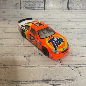 Diecast Hotwheel Model of 1999 Mattel Ricky Craven #32 Tide Chevy Car on Scale